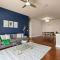 The Catalina: Riverwalk Loft w/ Private Balcony - San Antonio