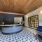 Hotel 52