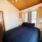 Sally's Cabin is a quaint two bedroom tiny home - وودلاند بارك