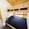 Sally's Cabin is a quaint two bedroom tiny home - وودلاند بارك