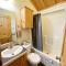 Sally's Cabin is a quaint two bedroom tiny home - وودلاند بارك
