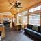 Sally's Cabin is a quaint two bedroom tiny home - وودلاند بارك