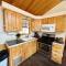 Sally's Cabin is a quaint two bedroom tiny home - وودلاند بارك