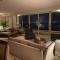 Cairo, Pyramids and Nile River View Luxury Apartment, Maadi Corniche - القاهرة