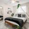 Modern Tempe home with Heated pool, ASU - Tempe