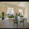 TROPICAL Palm Beach 2BEDROOM 2BATHROOM OutdoorPOOL Beach Garden