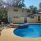 Large Southern Home with Swimming Pool, 5 king bed - Memphis