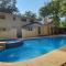 Large Southern Home with Swimming Pool, 5 king bed - Memphis