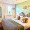 Leicester LE3 Stay with Free Parking in Quiet Area