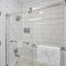 By Las Olas Bl, Pool, Parking, Remodeled & Central - Fort Lauderdale