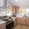 Entire house - 4 Bedroom & 2 Bath, 5 Min to Beach
