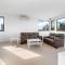 5 Bedroom House - Sleeps 11 - Golf Course Views - Free Parking - Free WIFI
