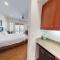 LV029 Spacious Upstairs Studio near Pool Hot Tub