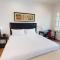 LV029 Spacious Upstairs Studio near Pool Hot Tub