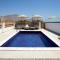 Sea Breeze Santorini Beach Resort, Curio By Hilton - 佩里沃罗
