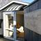 Modern and Private Guesthouse with Hot Tub located 500m to Havelock North Village