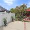 Charming Pasadena English Cottage on Tree Lined Street - باسادينا