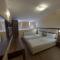 Elegant Complex