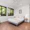 Light Filled Modern Specious Home, Pet friendly in a beautiful area of Byron Bay, short stroll to town