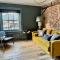 Fabulous apartment seconds from beach by Whitstable-Holidays, Pudding Pan