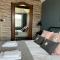 Fabulous apartment seconds from beach by Whitstable-Holidays, Pudding Pan