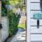 Trevint - Modern beach house in Falmouth near beach, private garden and parking
