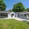 Trevint - Modern beach house in Falmouth near beach, private garden and parking