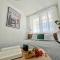 oompH Modern Apartment with Balcony - Varšava