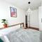 oompH Modern Apartment with Balcony - Varšava