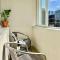 oompH Modern Apartment with Balcony - Varšava