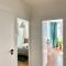 oompH Modern Apartment with Balcony - Varšava