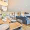 Snug House, sleeps 12 with hot tub on Retallack Resort