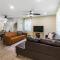 Fantastic retreat 5min from Village with media room, AC and sauna!