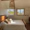 Cosy Cabane Boise solaire, Balneo bath et toilette seche a la Ferme