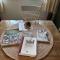 Cosy Cabane Boise solaire, Balneo bath et toilette seche a la Ferme