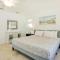 St Augustine Cottage with Fire Pit - Walk to Pier!