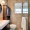 St Augustine Cottage with Fire Pit - Walk to Pier!