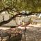 St Augustine Cottage with Fire Pit - Walk to Pier!