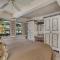 Interlude Condominiums 3-Bedroom Unit 302 - سنوماس فيليج