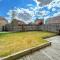 Detached House with Free Parking, Super-Fast Wifi and Smart TV with Netflix by Yoko Property - Northampton