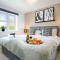 Detached House with Free Parking, Super-Fast Wifi and Smart TV with Netflix by Yoko Property - Northampton