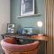 Detached House with Free Parking, Super-Fast Wifi and Smart TV with Netflix by Yoko Property - Northampton