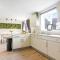 Detached House with Free Parking, Super-Fast Wifi and Smart TV with Netflix by Yoko Property - Northampton
