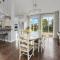 Sedona Uptown Gem! Wow! Views!! NEW! BARREL SAUNA!!! Close to trails, walk to Uptown Sedona, restaurants and shopping