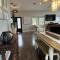 Sedona Uptown Gem! Wow! Views!! NEW! BARREL SAUNA!!! Close to trails, walk to Uptown Sedona, restaurants and shopping