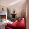 Iconic Italian Townhouse w Rooftop Terrace, Pigna