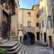 Iconic Italian Townhouse w Rooftop Terrace, Pigna