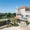 Mandis Apartments