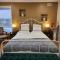 Spacious Retreat, Hot Tub, Study, Near Beach