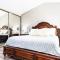 Stunning Modern Home King Bed Pool Jacuzzi Fire pit